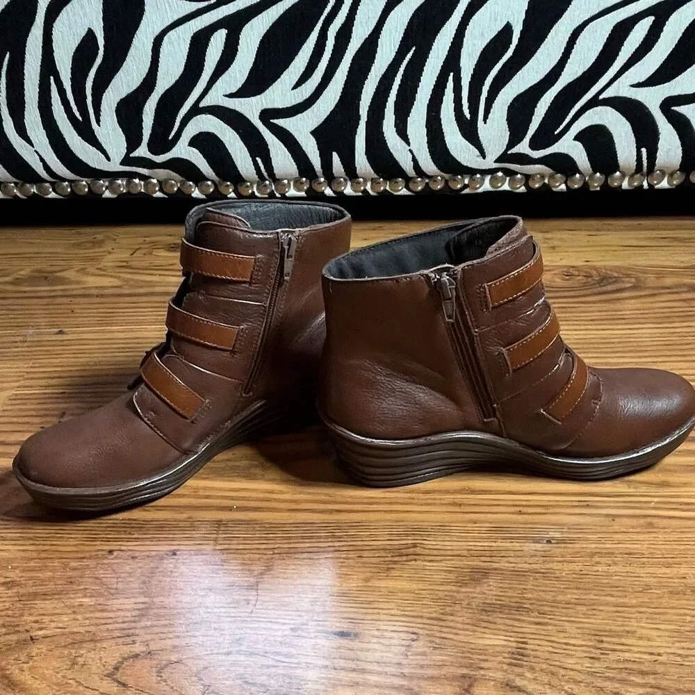Bionica Brown Woman’s Wedge Buckle Bootie Sz - Picture 2 of 8